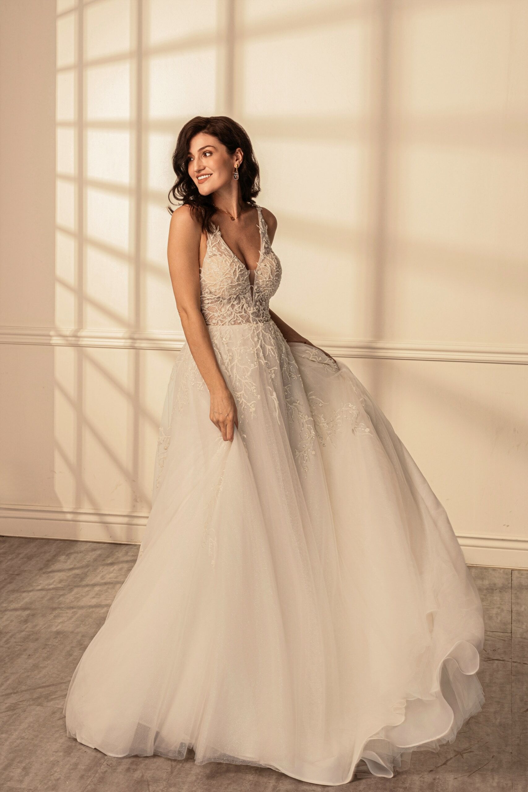 Stylish Open Plunge Neckline Wedding Dress | GWM Wedding Stylish Open Plunge Neckline Wedding Dress | GWM Wedding